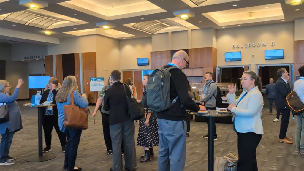 Librarians talking during Networking Breaks